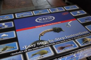 WAPSI DELUXE FLY TYING STARTER KIT with book